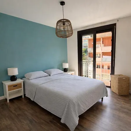 Sunny Terrace - Air Conditioning - 10 Min Old شقة