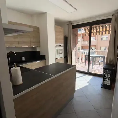 Sunny Terrace - Air Conditioning - 10 Min Old Apartamento